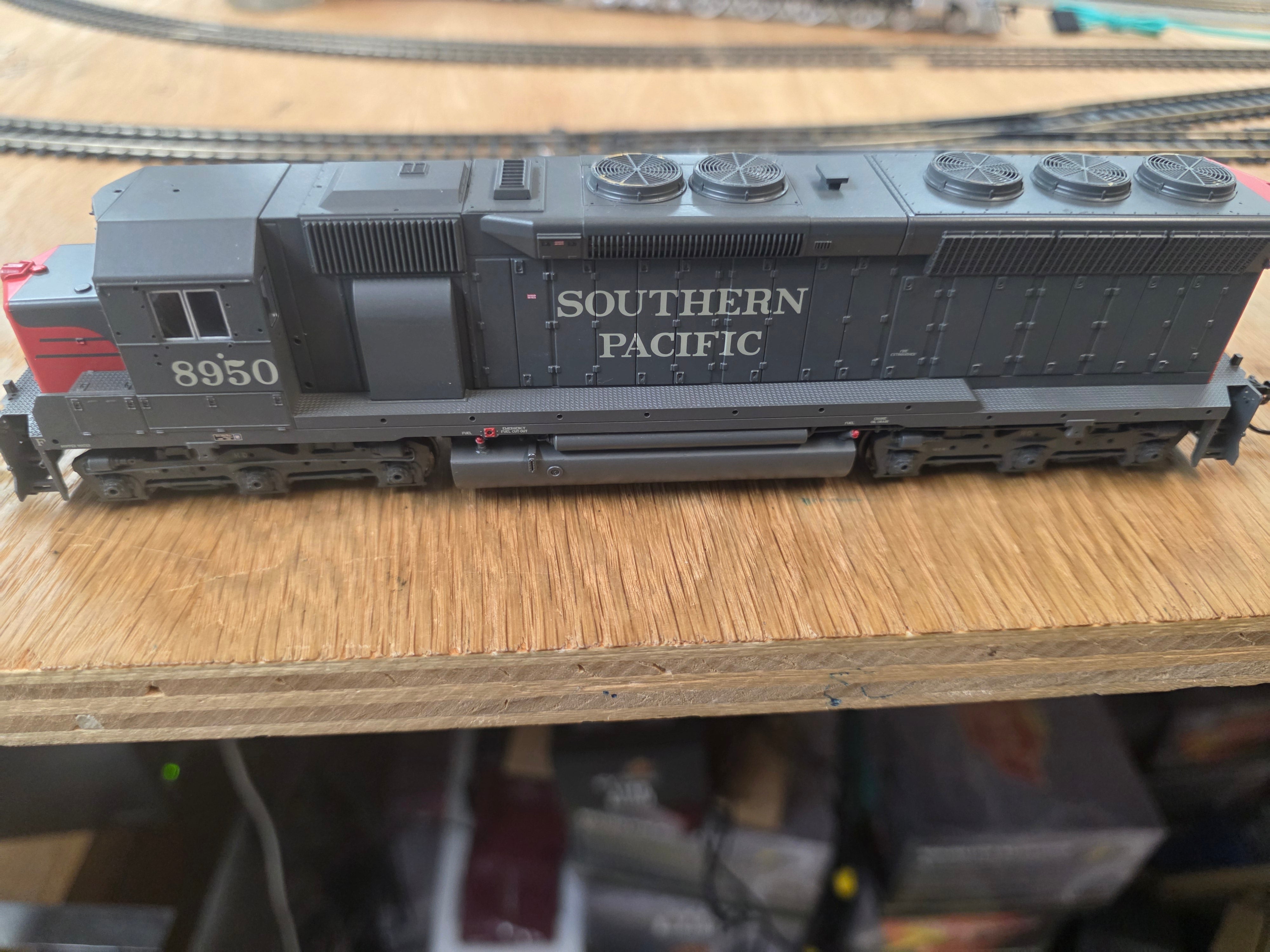 ***BLEMISHED Pre-Production Sample (Sold as-is, see photos) REFURBISHED BPPSR7945 EMD SD45, SP 8950, Bloody Nose, Paragon4 Sound/DC/DCC, HO