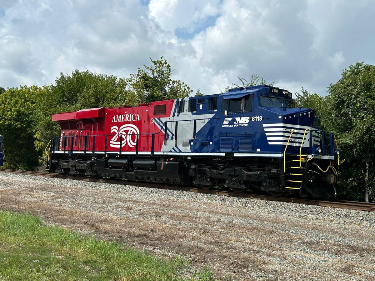 10815 GE ES44AC, NS #8118, "The Stars & Stripes" America250 Series, No-Sound / DCC-Ready, HO