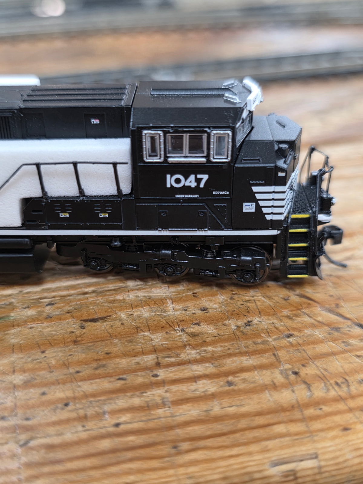 ***BLEMISHED (See photos, sold as-is) REFURBISHED BR8436 EMD SD70ACe, NS 1047, No-Sound / DCC-Ready, N
