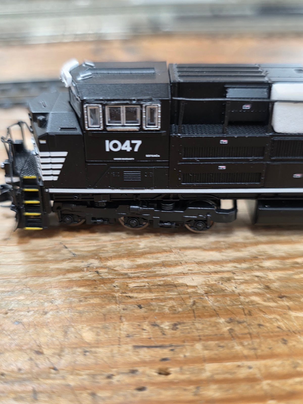 ***BLEMISHED (See photos, sold as-is) REFURBISHED BR8436 EMD SD70ACe, NS 1047, No-Sound / DCC-Ready, N