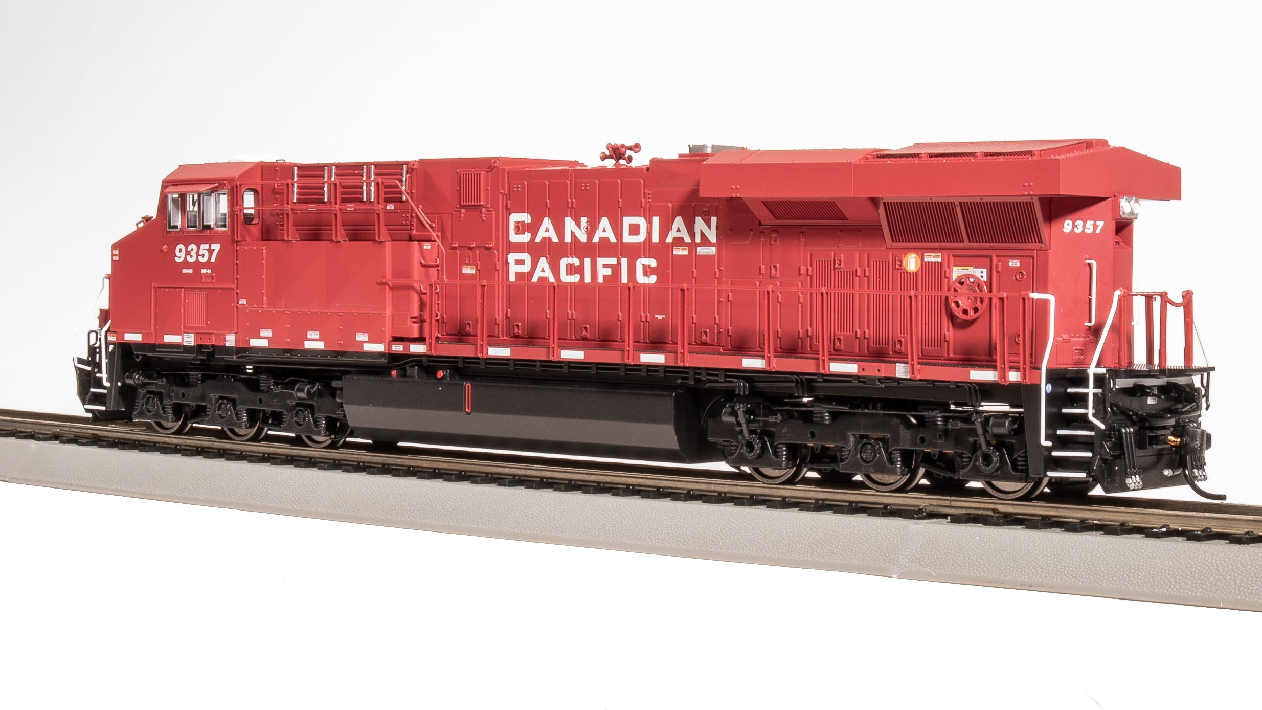 8556 GE ES44AC, CP #9357, Action Red, No-Sound / DCC-Ready, HO