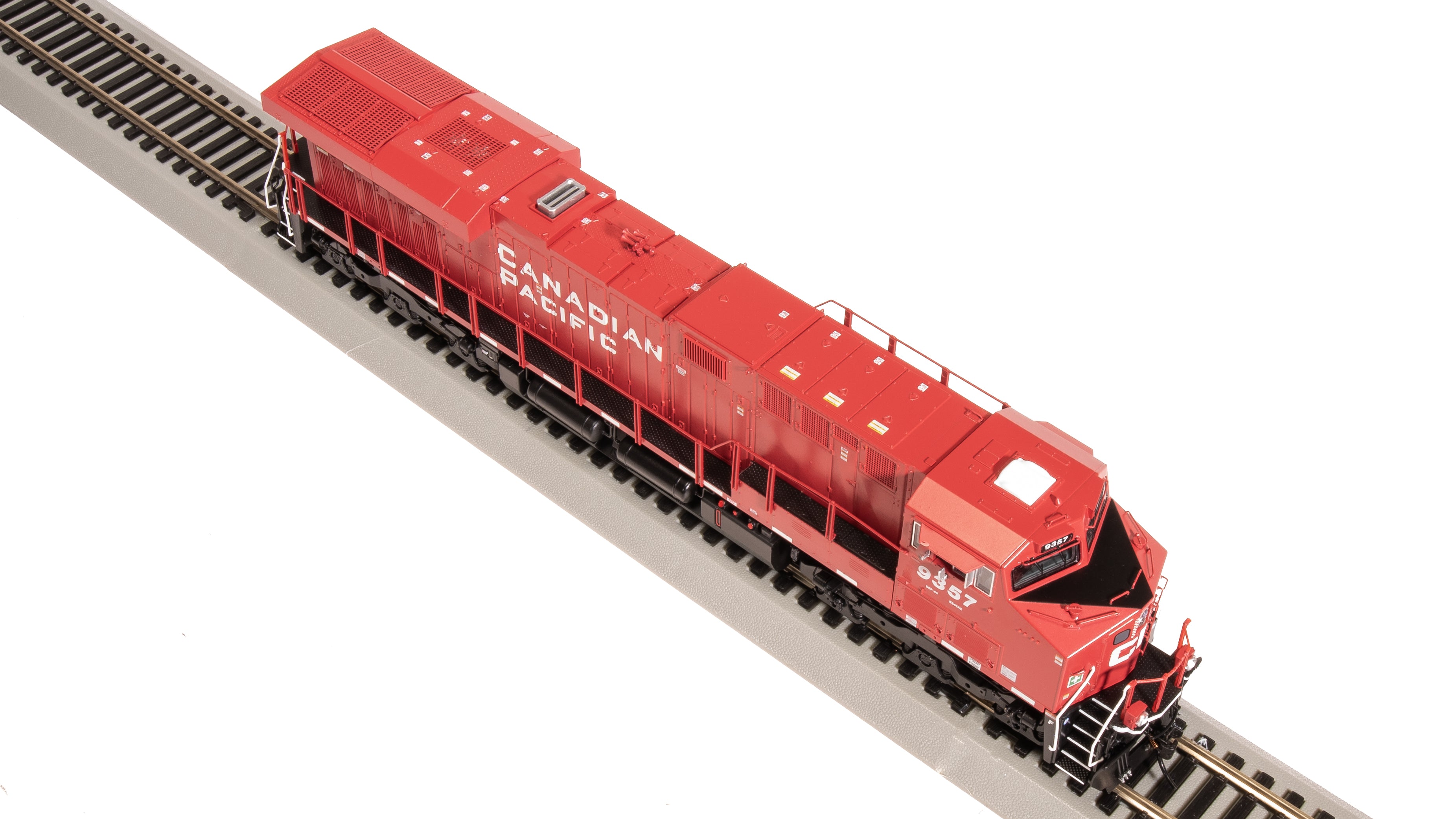 8556 GE ES44AC, CP #9357, Action Red, No-Sound / DCC-Ready, HO