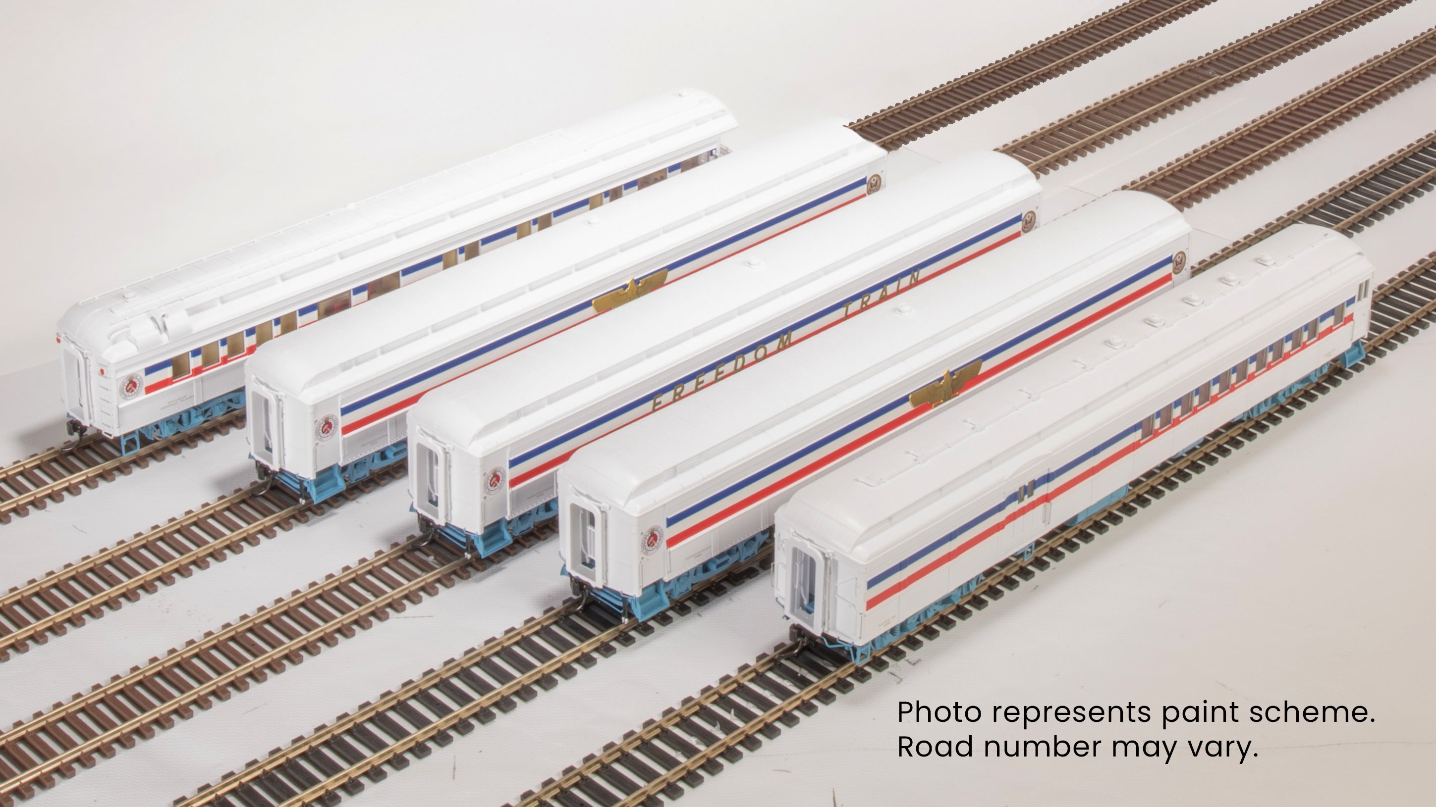 9712 1947 Freedom Train Heavyweight 5-Car Passenger Set, 1947 Scheme, HO Scale