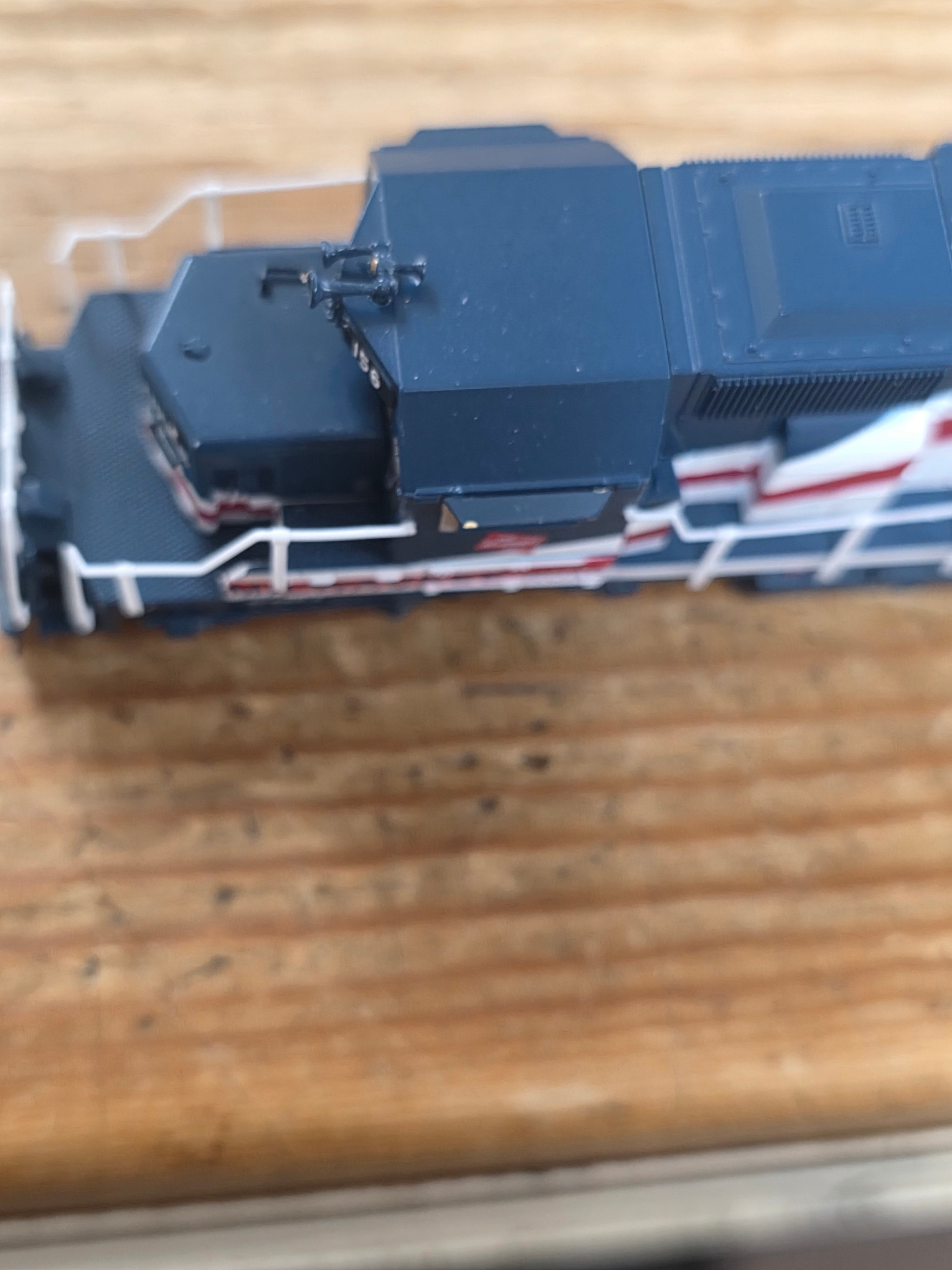 ***BLEMISHED (See photos, sold as-is) REFURBISHED BR9466 EMD SD40-2, MILW 156, Bicentennial Paint Scheme, Paragon4 Sound/DC/DCC, N