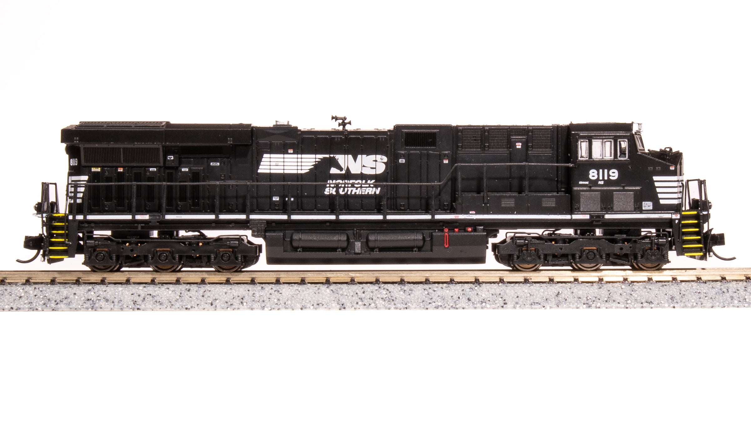 7298 GE ES44AC, NS #8140, Black & White, Paragon4 Sound/DC/DCC, N