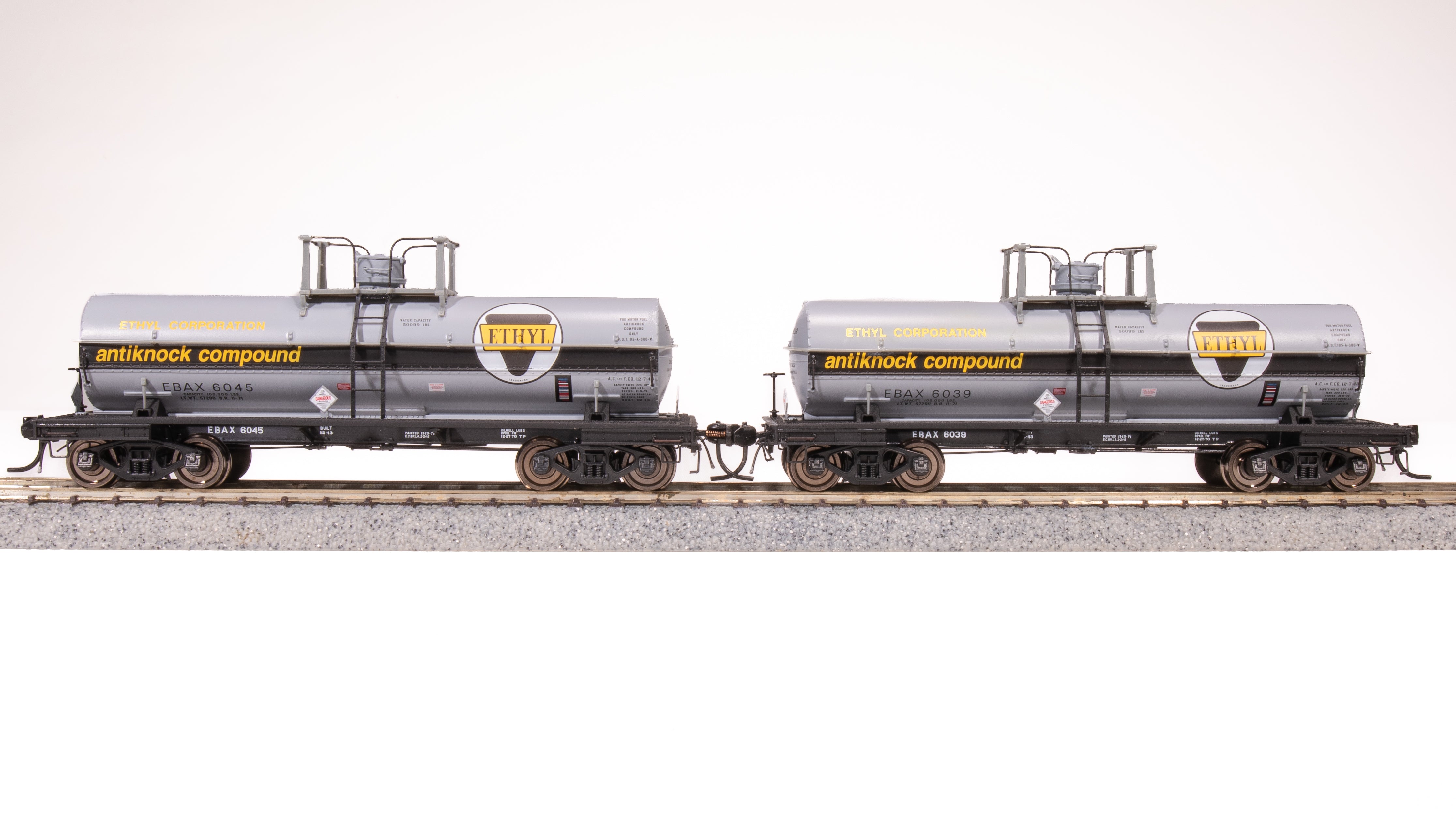 イ*リ様 1960s Galway Bay Products ゴルウェイベイプロ 7674 6000 Gallon Tank, Ethyl Corp, 1960's Scheme, 2-pack, HO