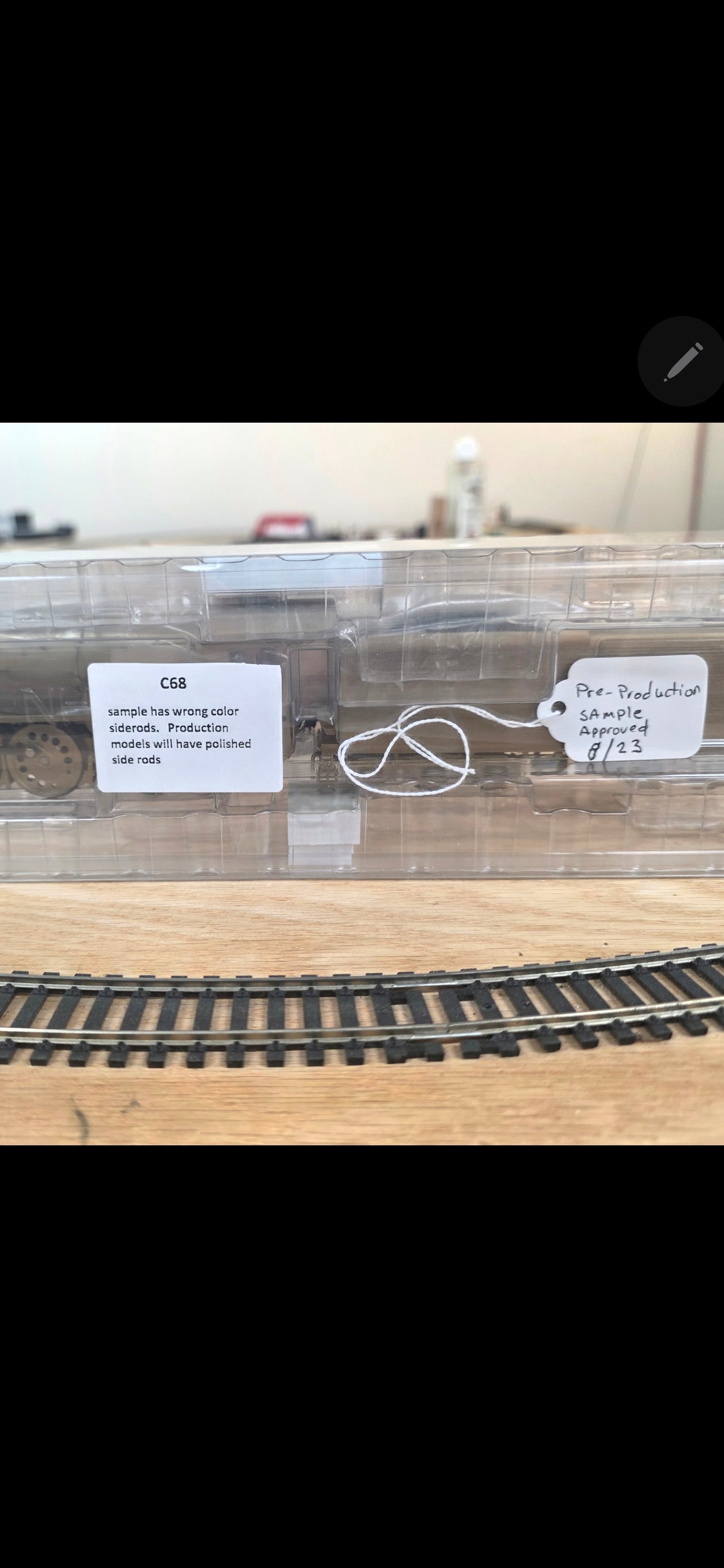 **PRE-PRODUCTION SAMPLE**(BLEMISHED, SEE PHOTOS, SOLD AS IS)REFURBISHED PPSR7878 New Haven I-5, Unlettered / Painted Brass, Paragon4 Sound/DC/DCC, Smoke, HO