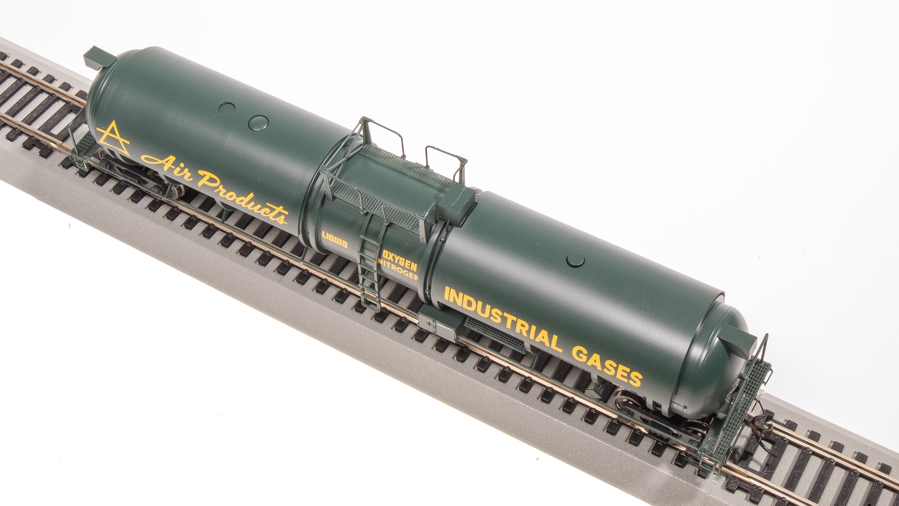 8031 Cryogenic Tank Car, Air Products, 2-Pack, HO