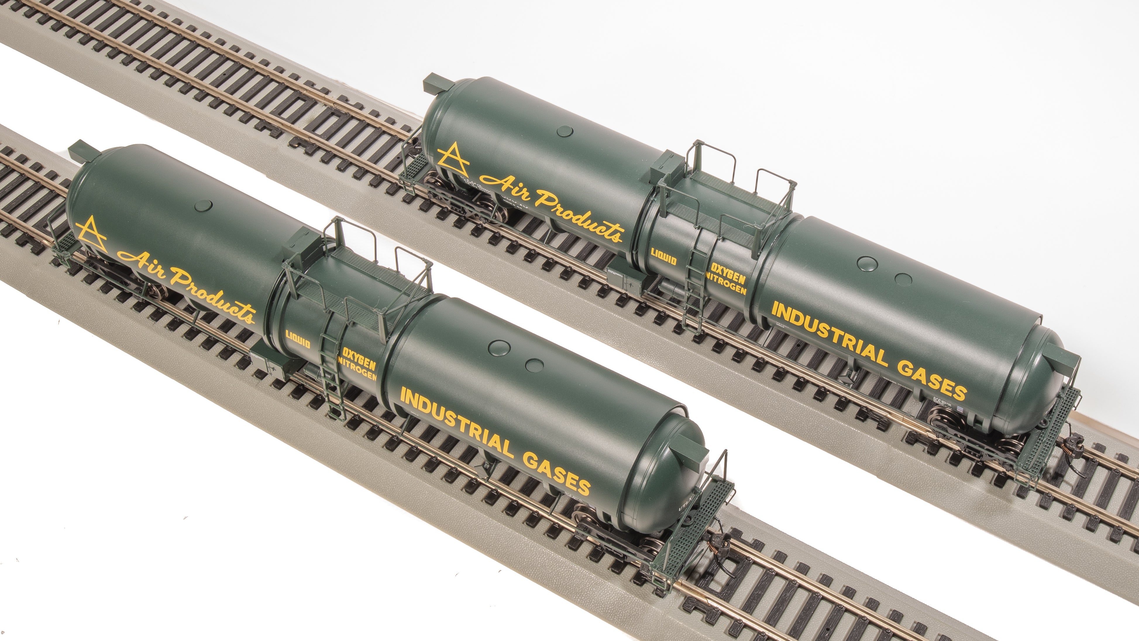 8031 Cryogenic Tank Car, Air Products, 2-Pack, HO