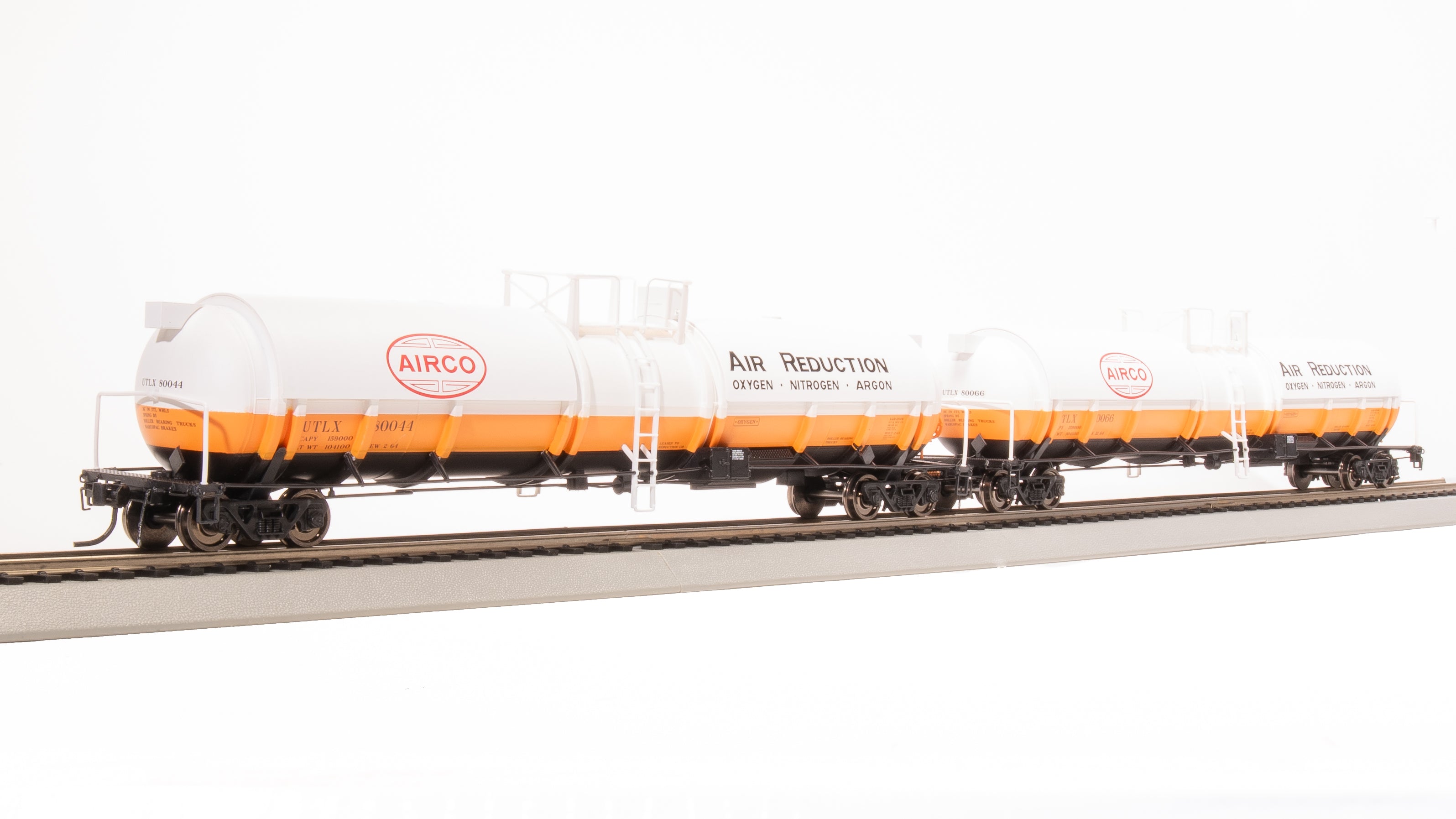 8032 Cryogenic Tank Car, Air Reduction, 2-Pack, HO