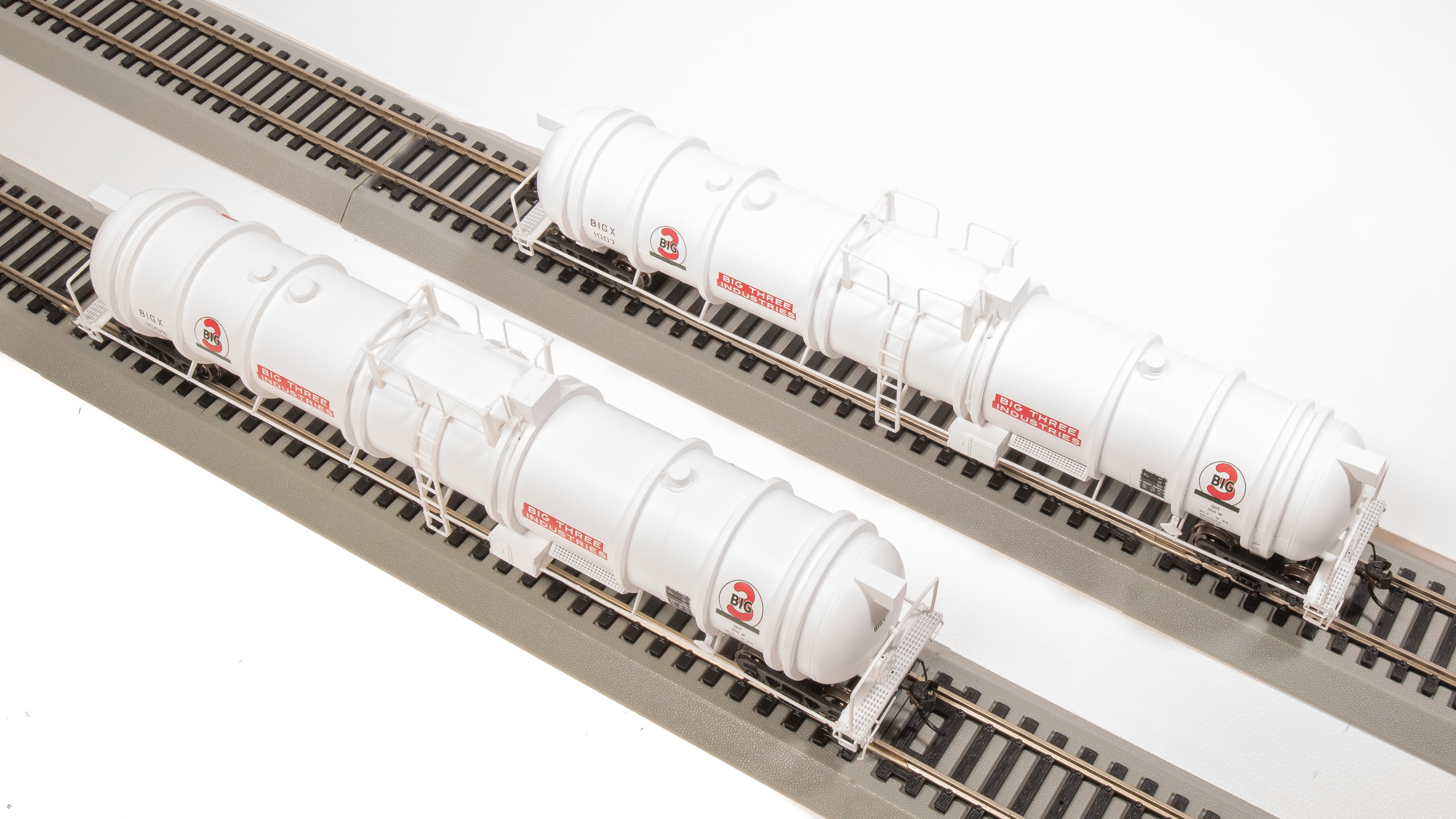8033 Cryogenic Tank Car, Big 3, 2-Pack, HO