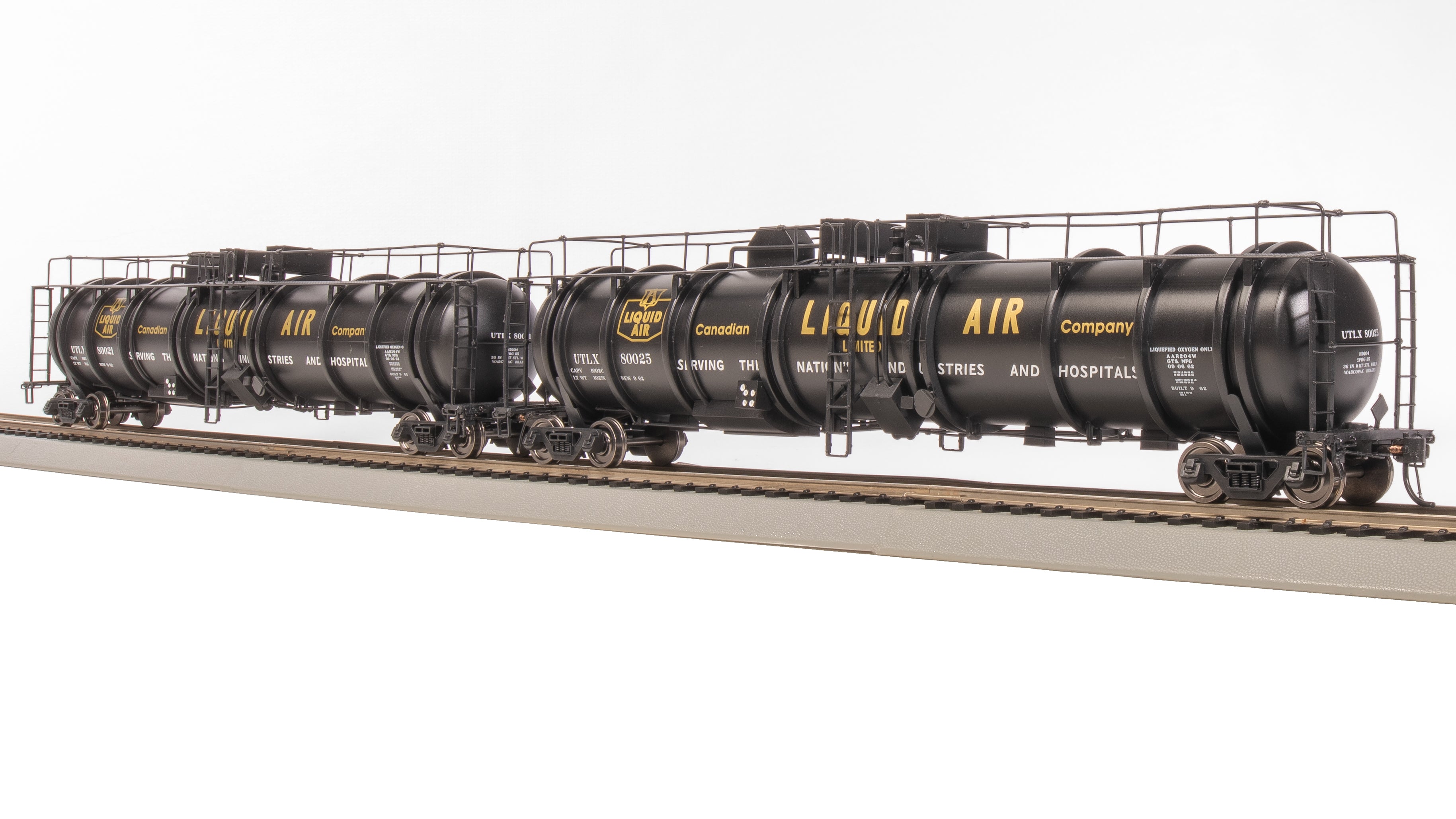 8034 Cryogenic Tank Car, Canadian Liquid Air, 2-Pack, HO