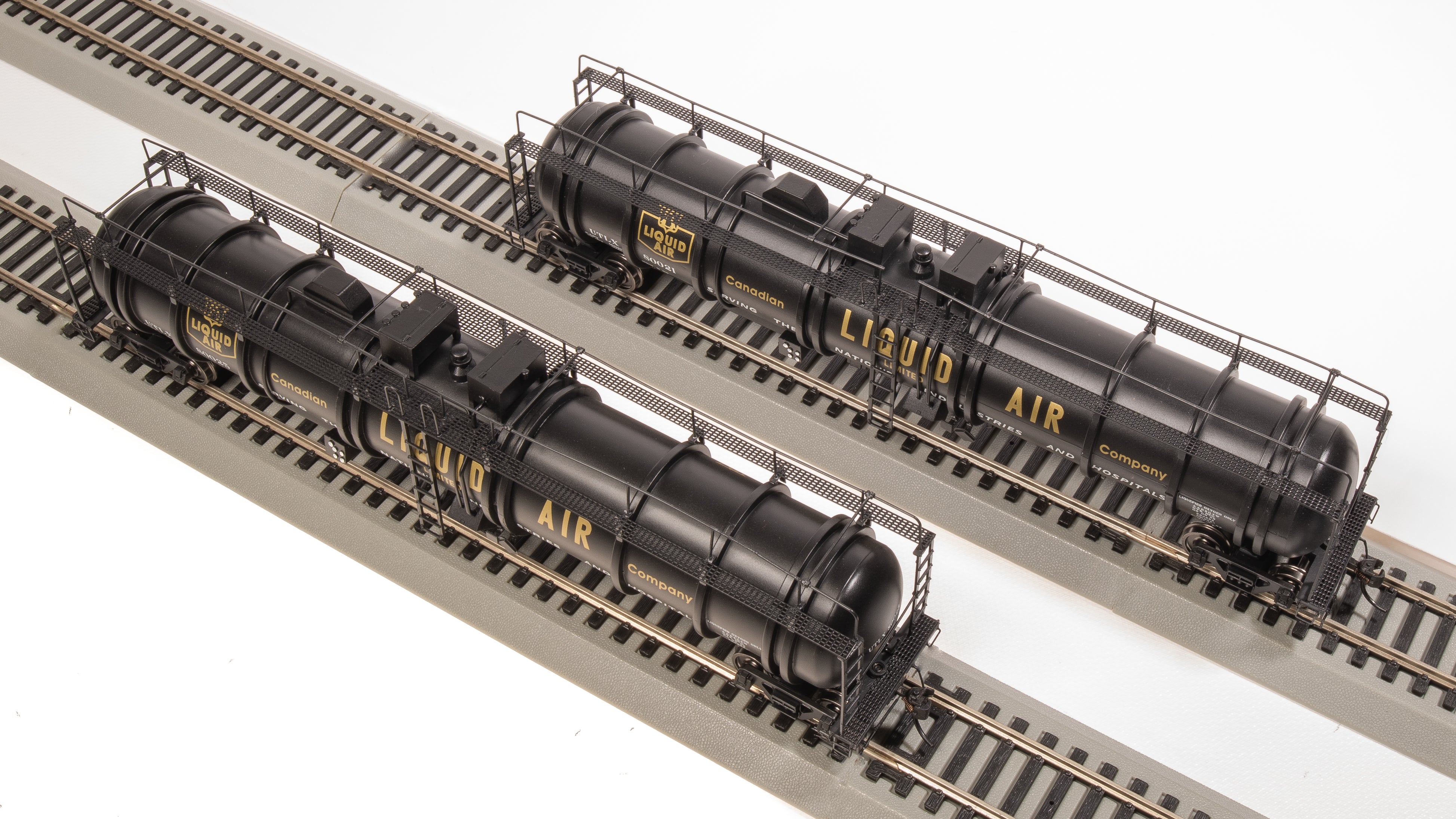 8034 Cryogenic Tank Car, Canadian Liquid Air, 2-Pack, HO