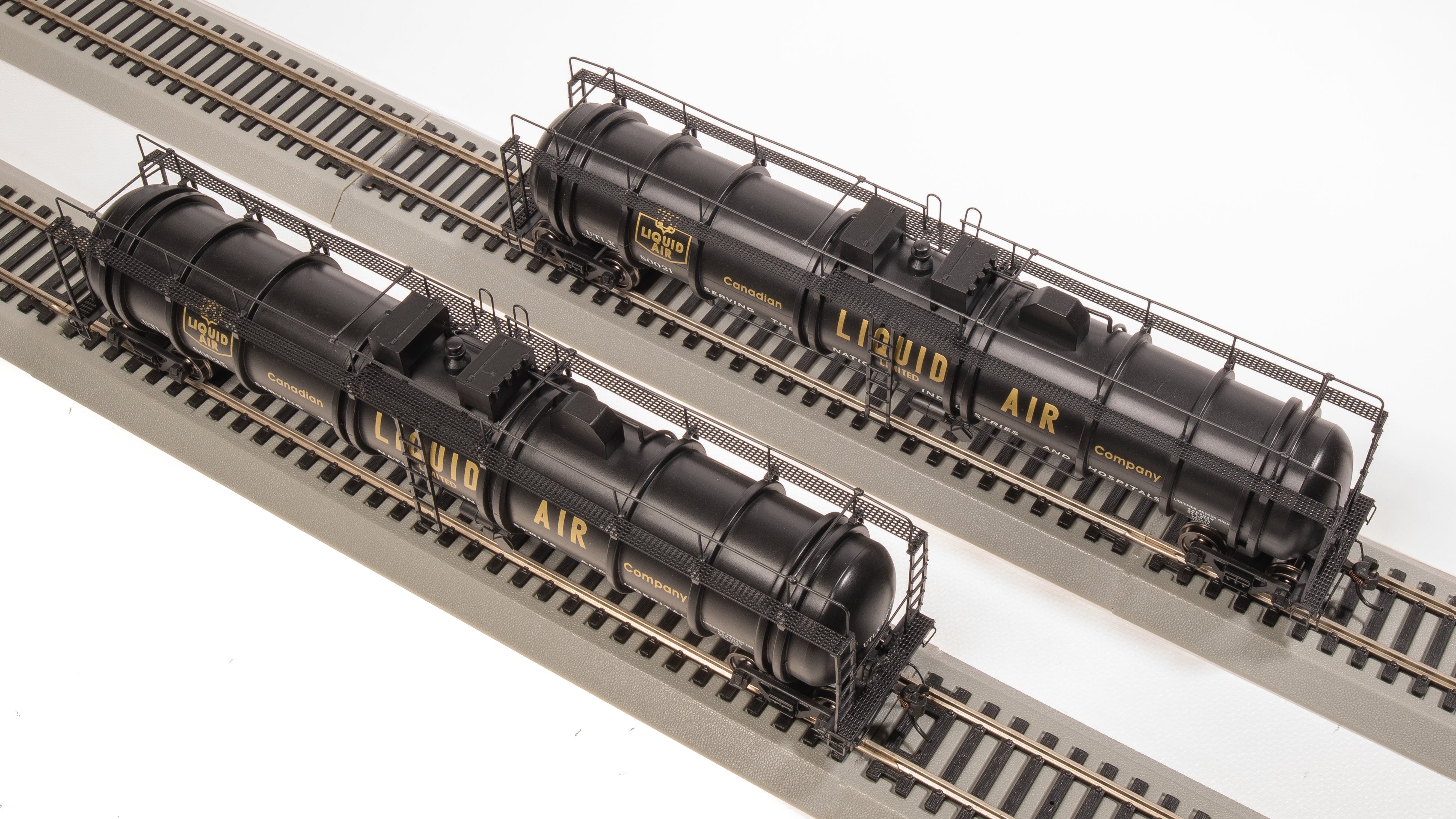 8034 Cryogenic Tank Car, Canadian Liquid Air, 2-Pack, HO