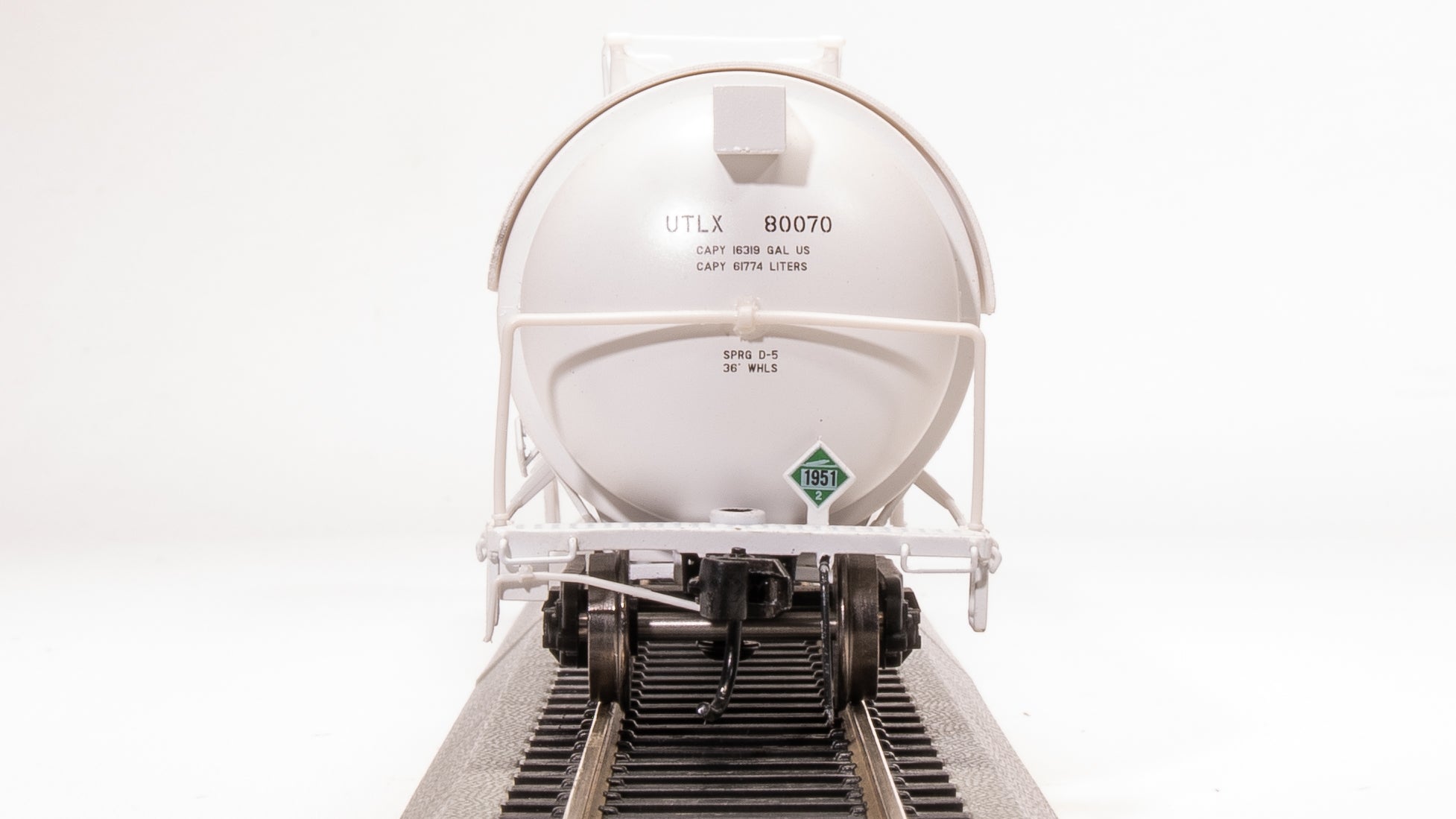 8037 Cryogenic Tank Car, UTLX White, 2-Pack, HO