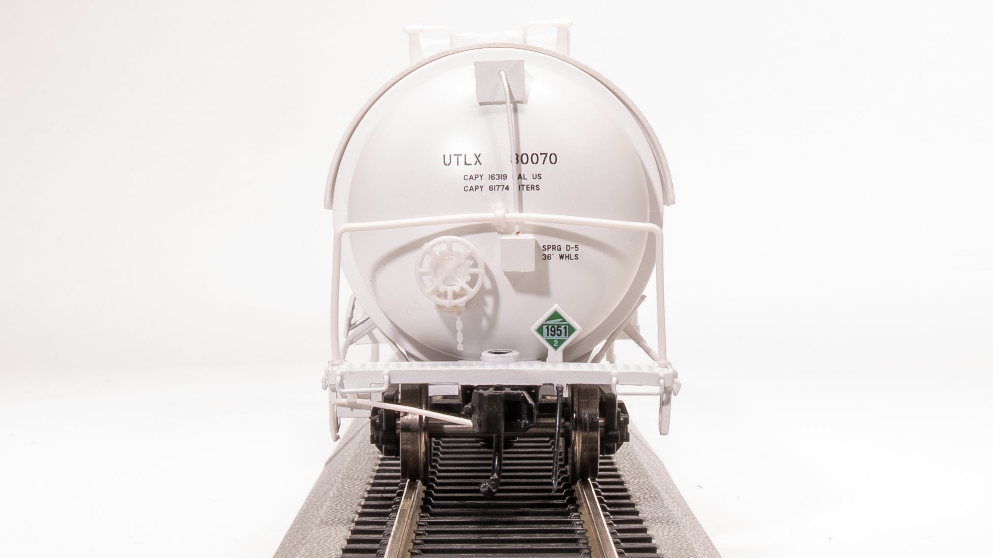 8037 Cryogenic Tank Car, UTLX White, 2-Pack, HO
