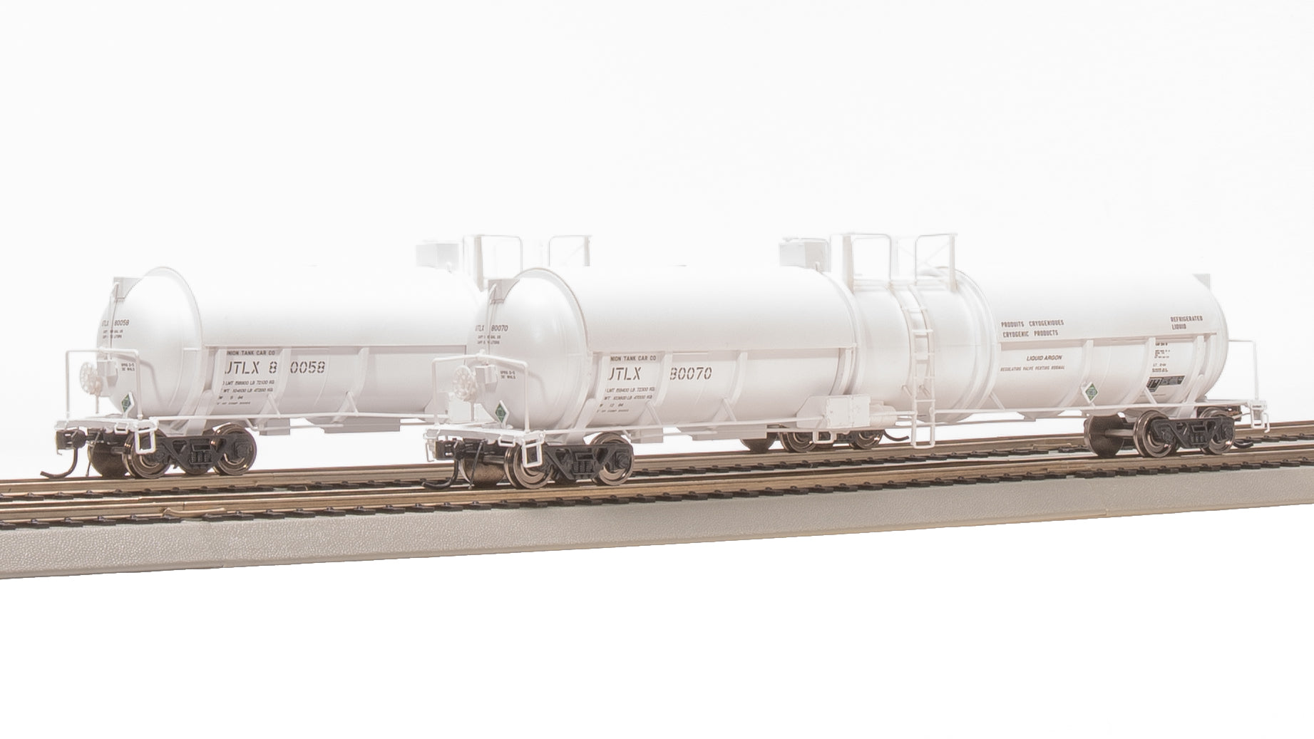 8037 Cryogenic Tank Car, UTLX White, 2-Pack, HO