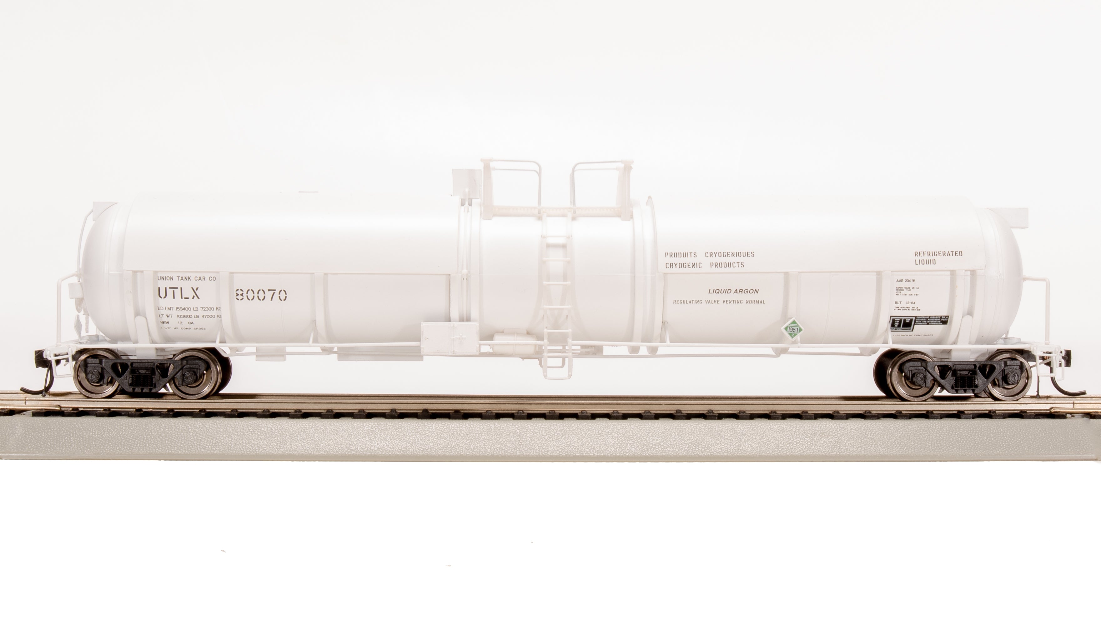 8046 Cryogenic Tank Car, UTLX White, Single Car, HO