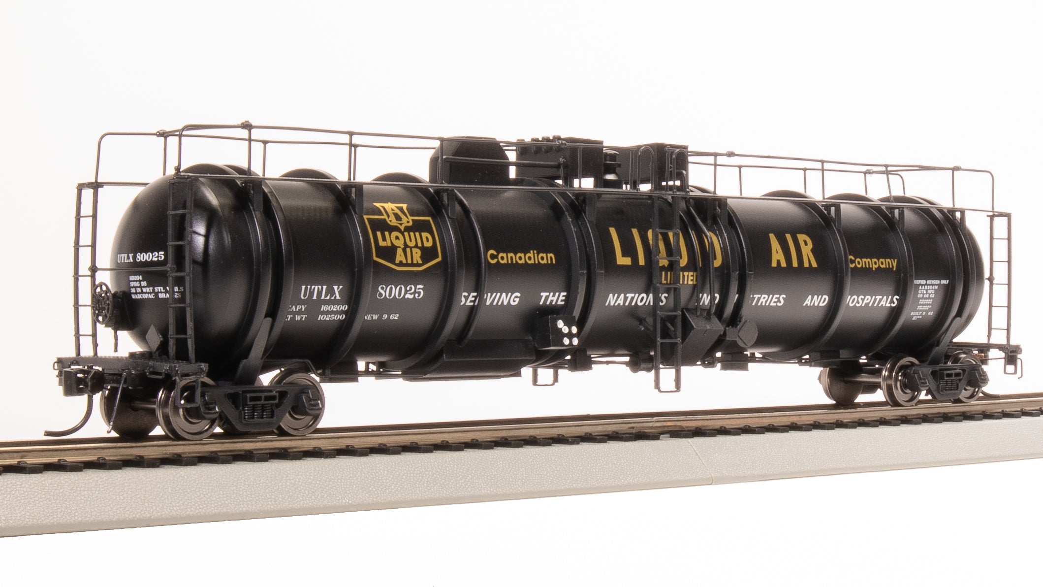 8047 Cryogenic Tank Car, UTLX Black, Single Car, HO