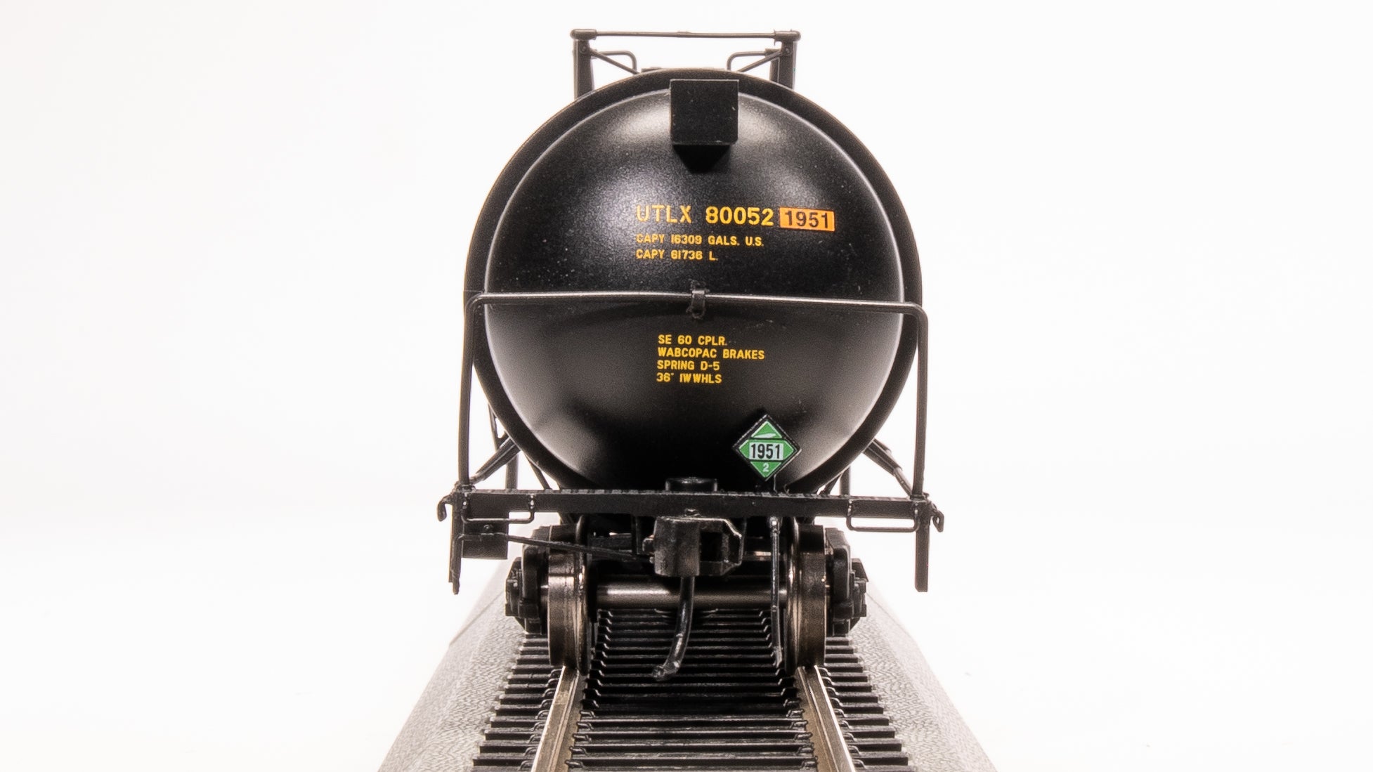 8047 Cryogenic Tank Car, UTLX Black, Single Car, HO