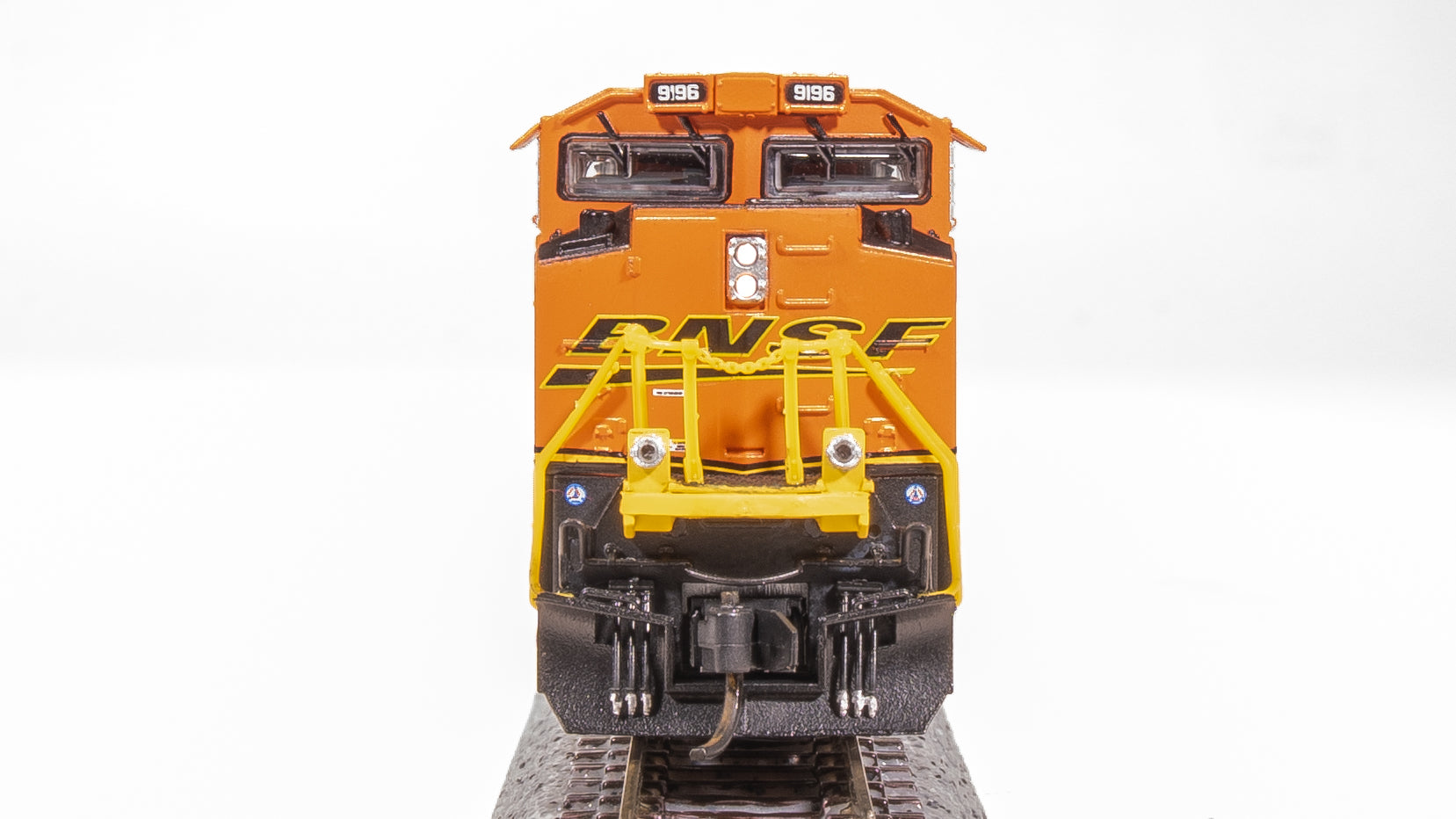 8437 EMD SD70ACe, BNSF 9196, No-Sound / DCC-Ready, N