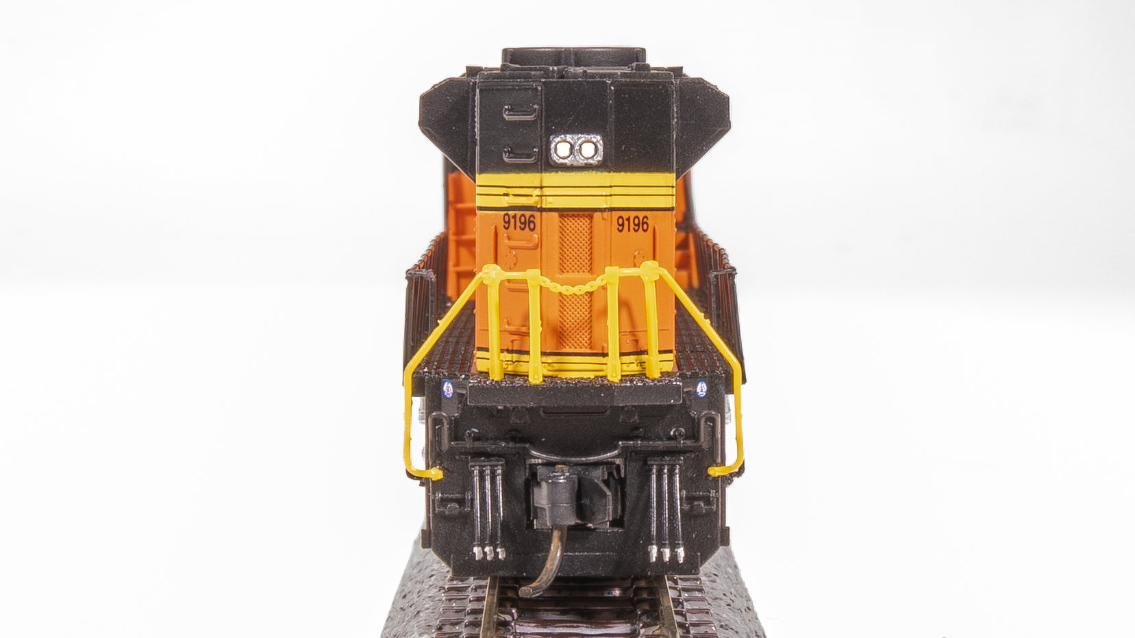 8437 EMD SD70ACe, BNSF 9196, No-Sound / DCC-Ready, N