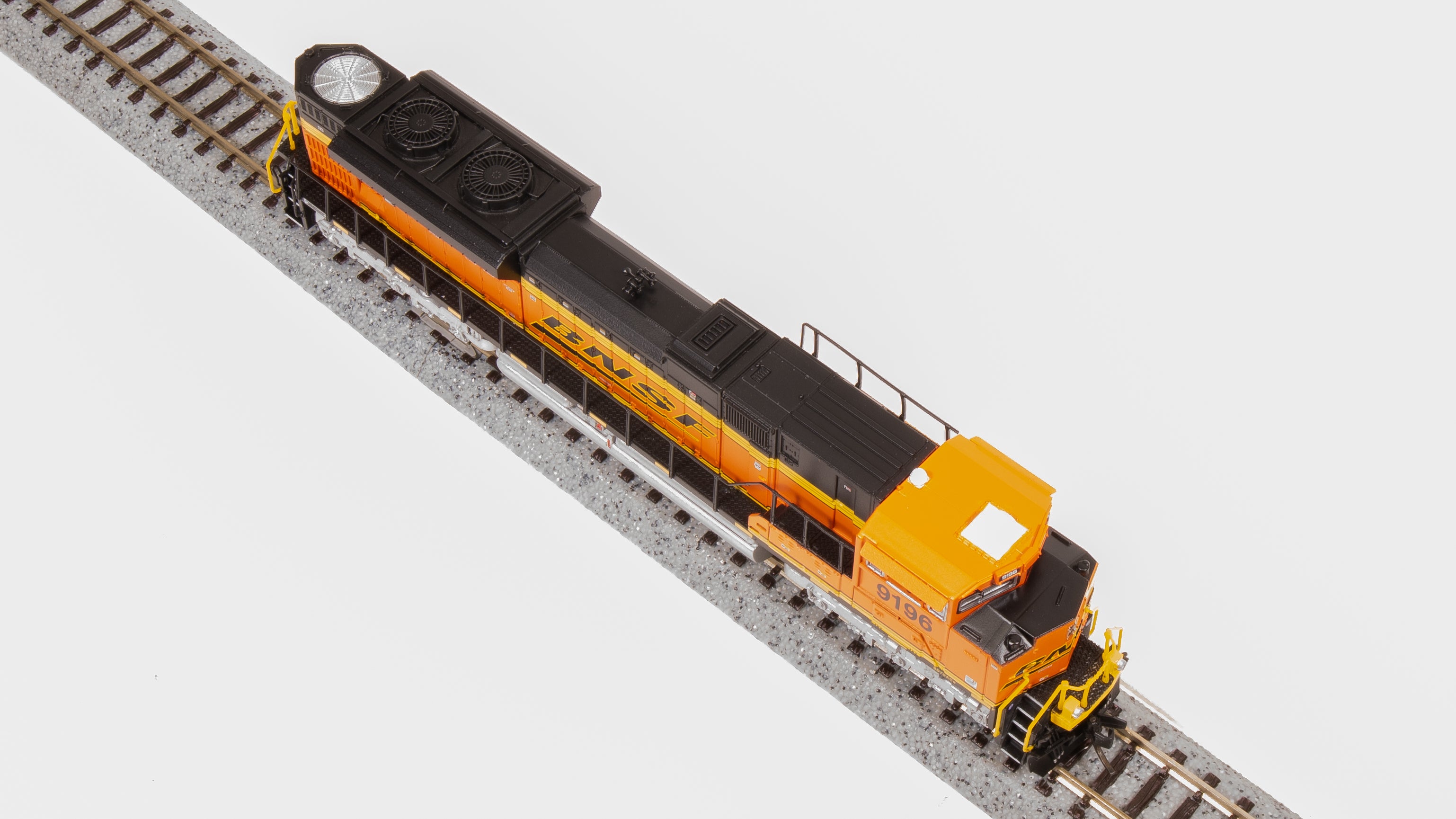 8437 EMD SD70ACe, BNSF 9196, No-Sound / DCC-Ready, N