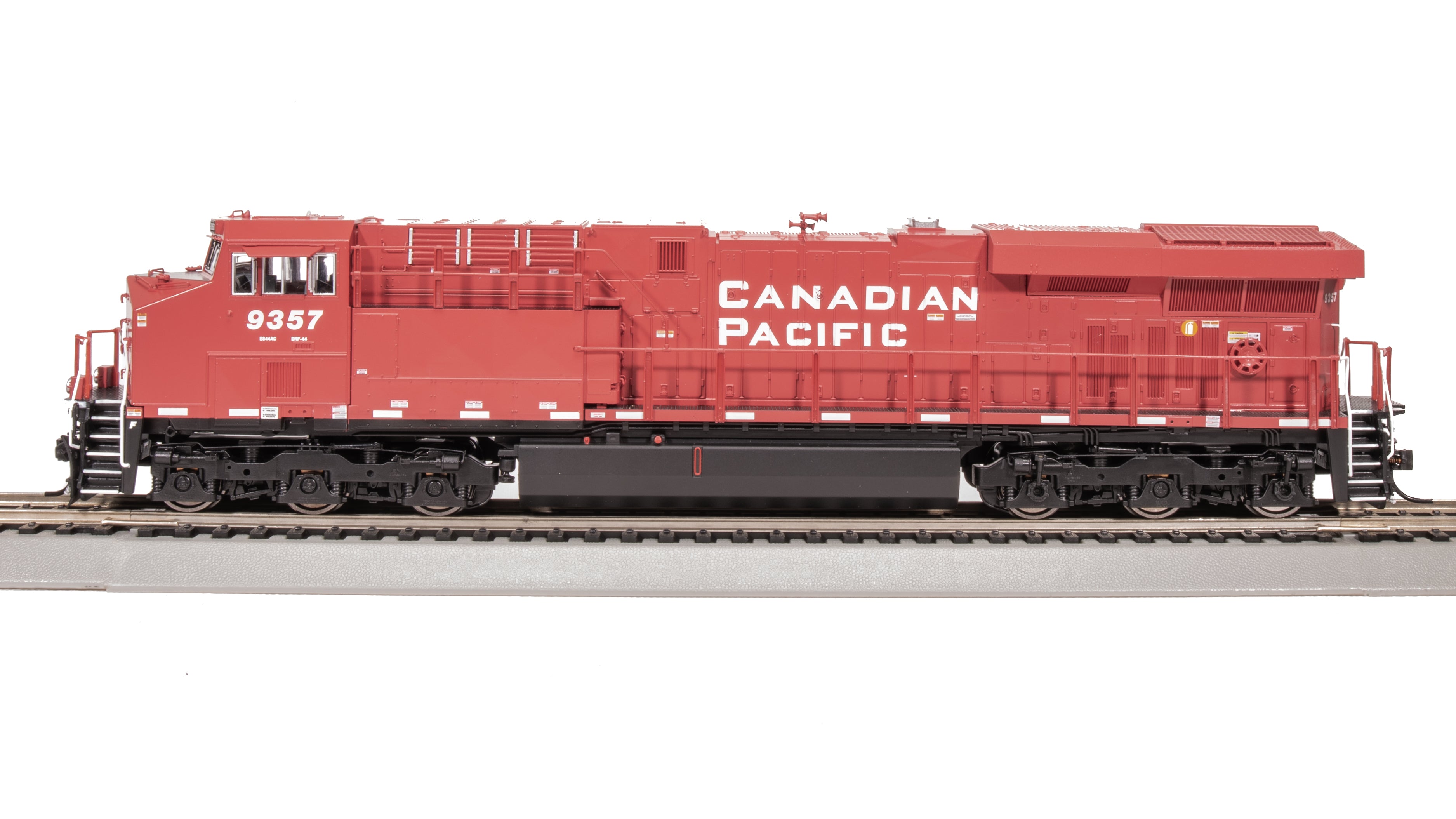 8557 GE ES44AC, CP #9368, Action Red, No-Sound / DCC-Ready, HO