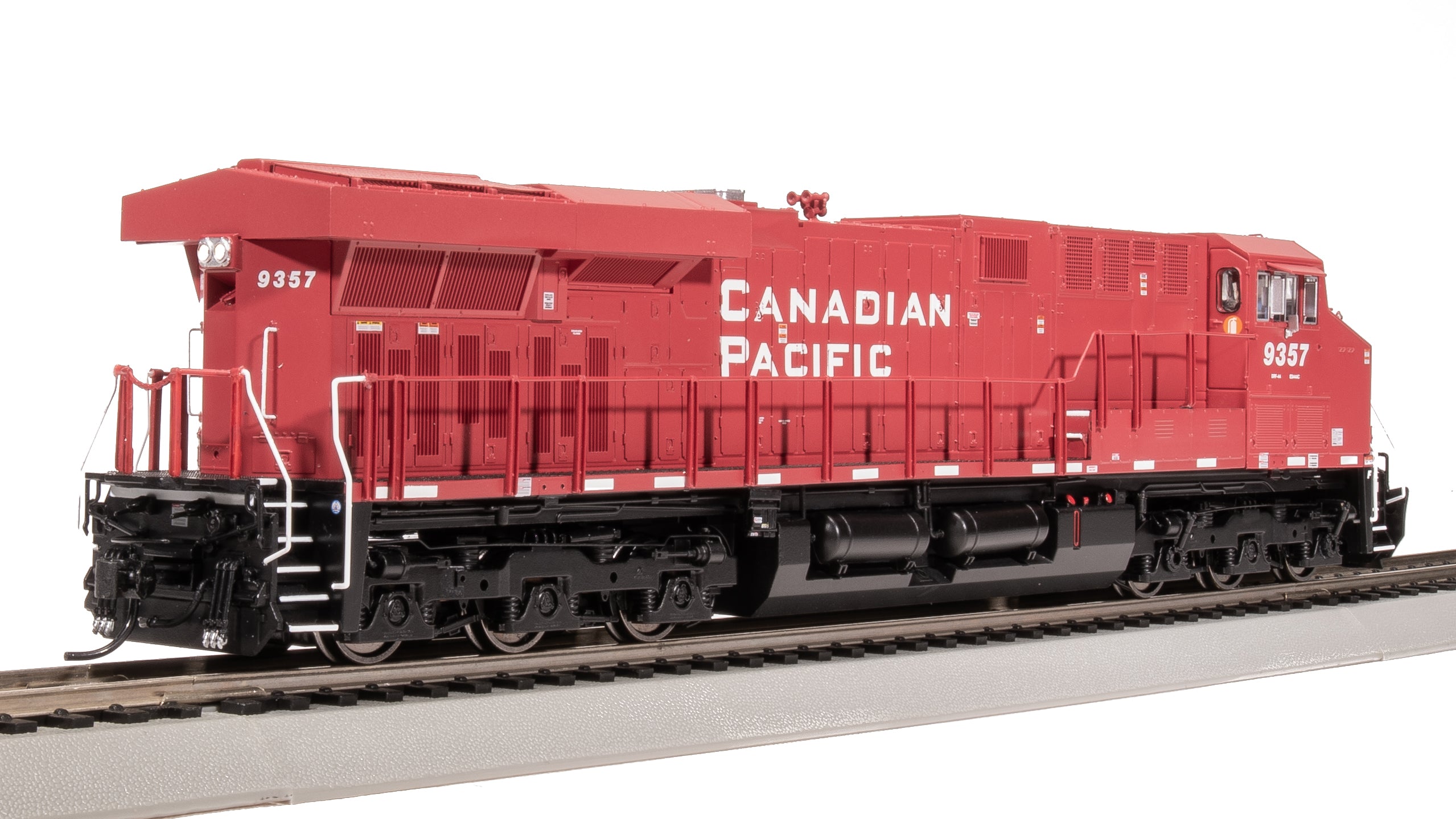 8557 GE ES44AC, CP #9368, Action Red, No-Sound / DCC-Ready, HO