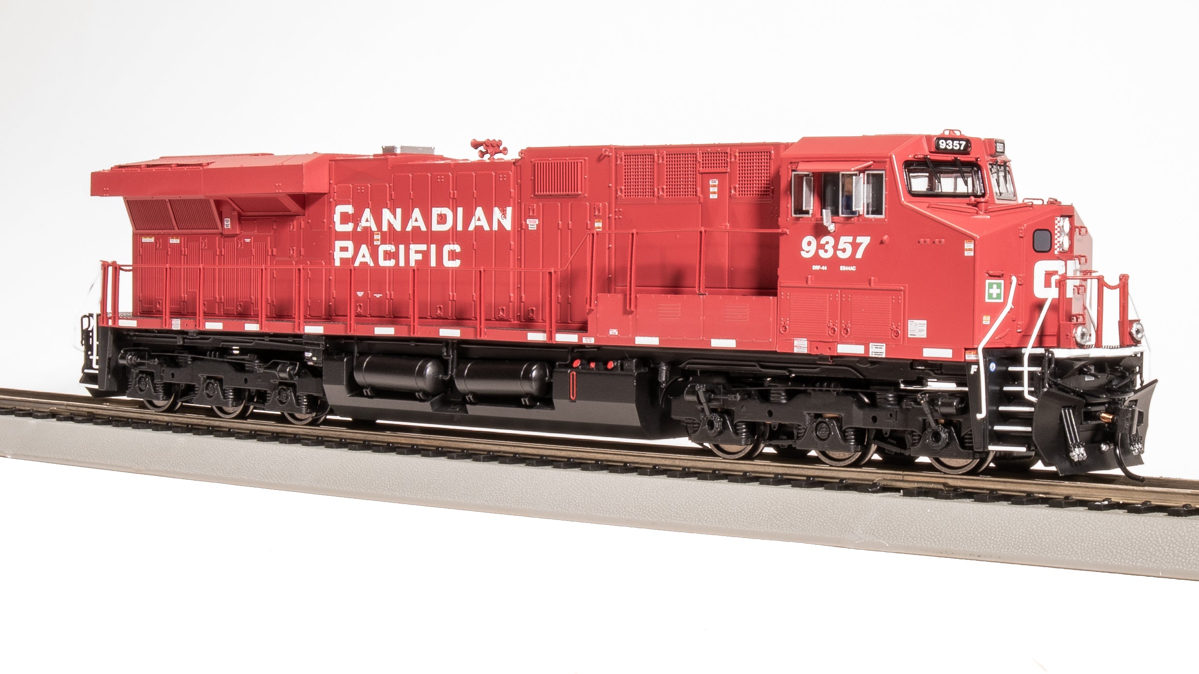 8557 GE ES44AC, CP #9368, Action Red, No-Sound / DCC-Ready, HO