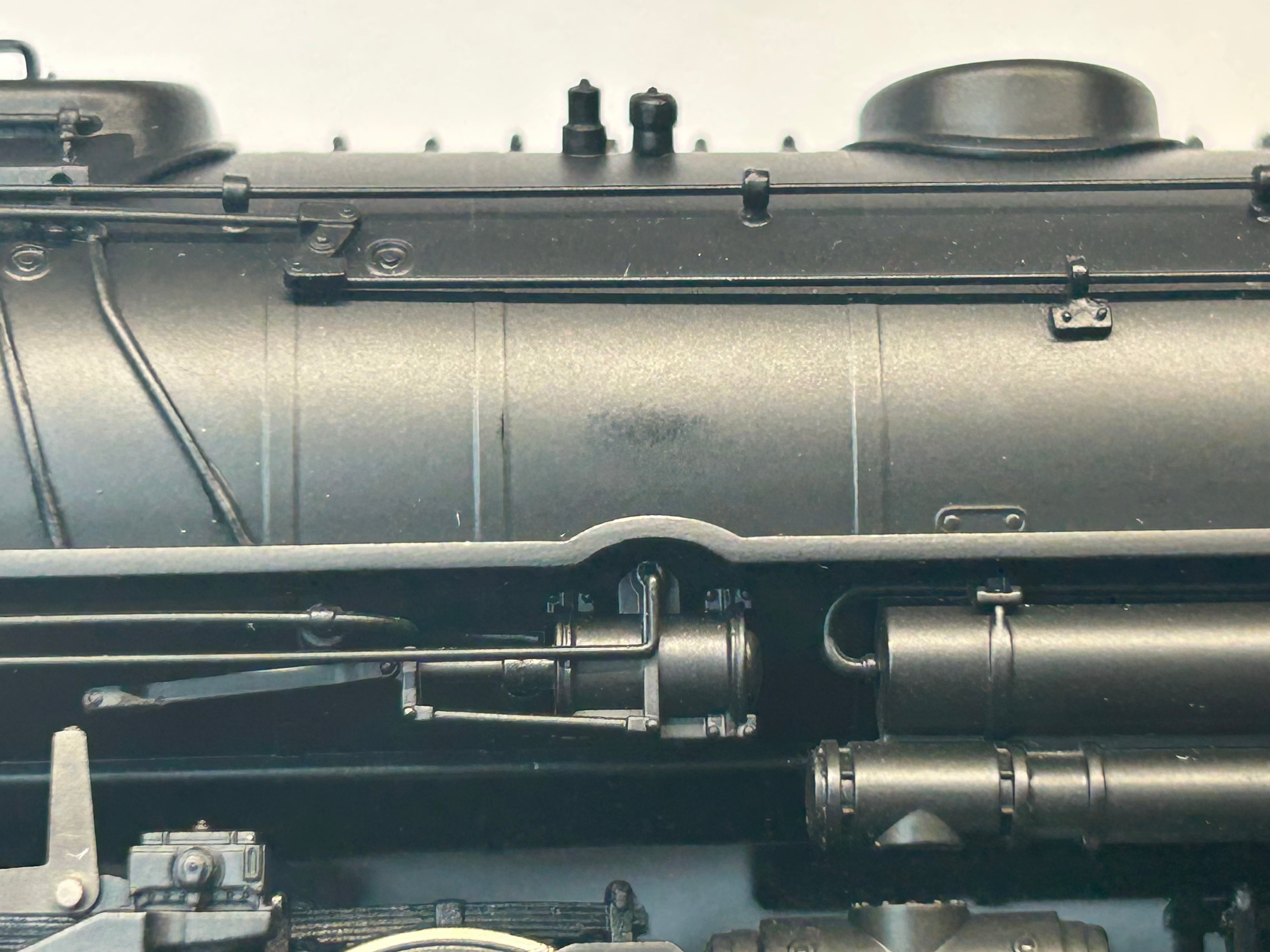 *** BLEMISHED (Sold as-is, see photos) REFURBISHED BR9911 UP Early Challenger (CSA-2), #3822, Post-1947, Integral Cast Cylinder Front Engine, Paragon4 Sound/DC/DCC, Smoke, HO
