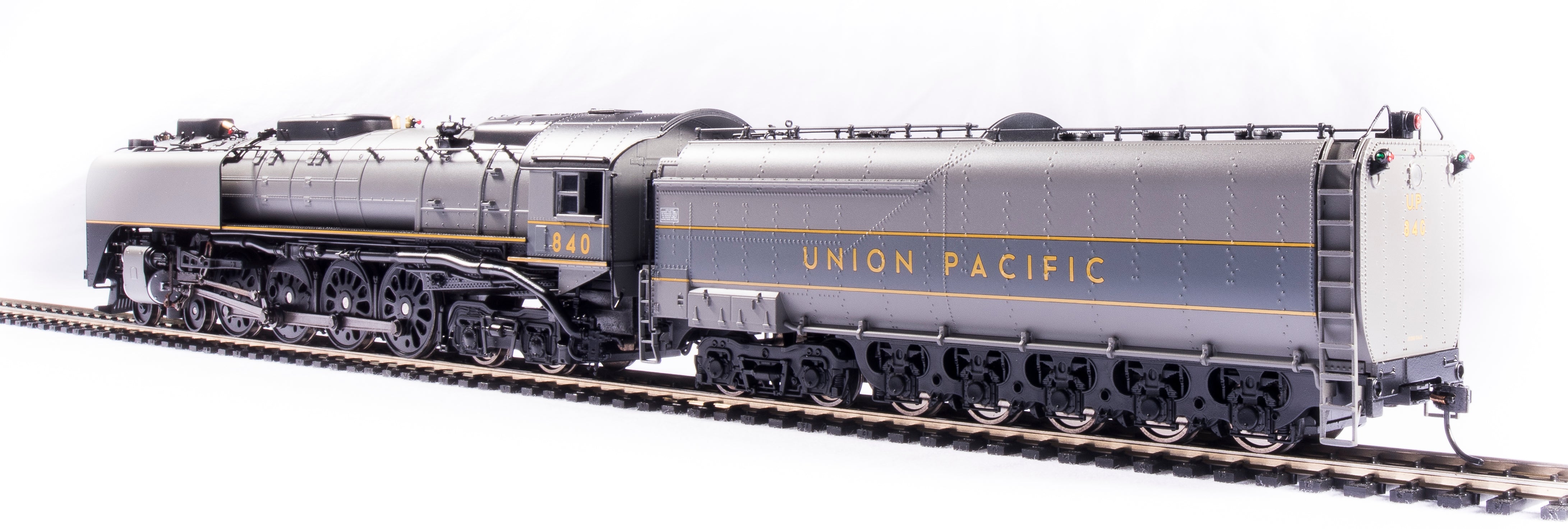6646 Union Pacific 4-8-4, Class FEF-3, #840, TTG w/ Yellow, Paragon4 Sound/DC/DCC, Smoke, HO