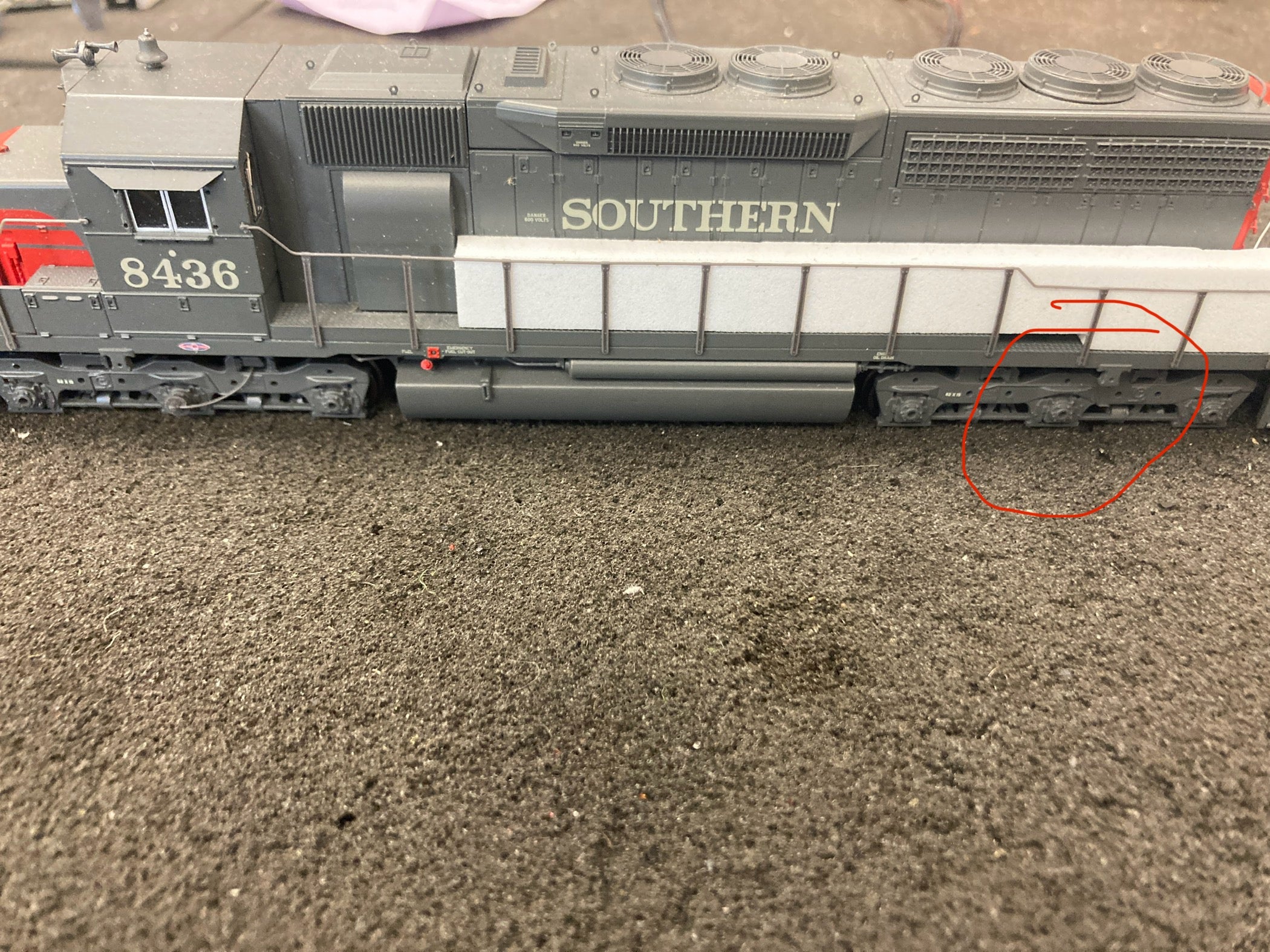 *BLEMISHED (MISSING BELL & 3/4 BRAKE LINES) (SEE PHOTOS, SOLD AS IS) REFURBISHED BR9047 EMD SD40, SP 8436, Bloody Nose, No-Sound / DCC-Ready, HO